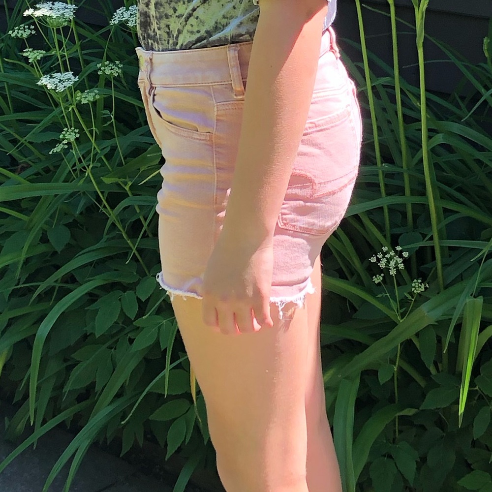 Super cute American eagle pink denim shorts - Picture 6 of 7